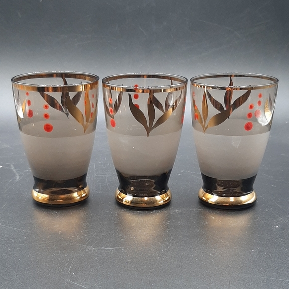 Vintage Smoky Brown Glass Decanter Set 6 Glasses Gold Trim Hand Painted Barware - Picture 7 of 8